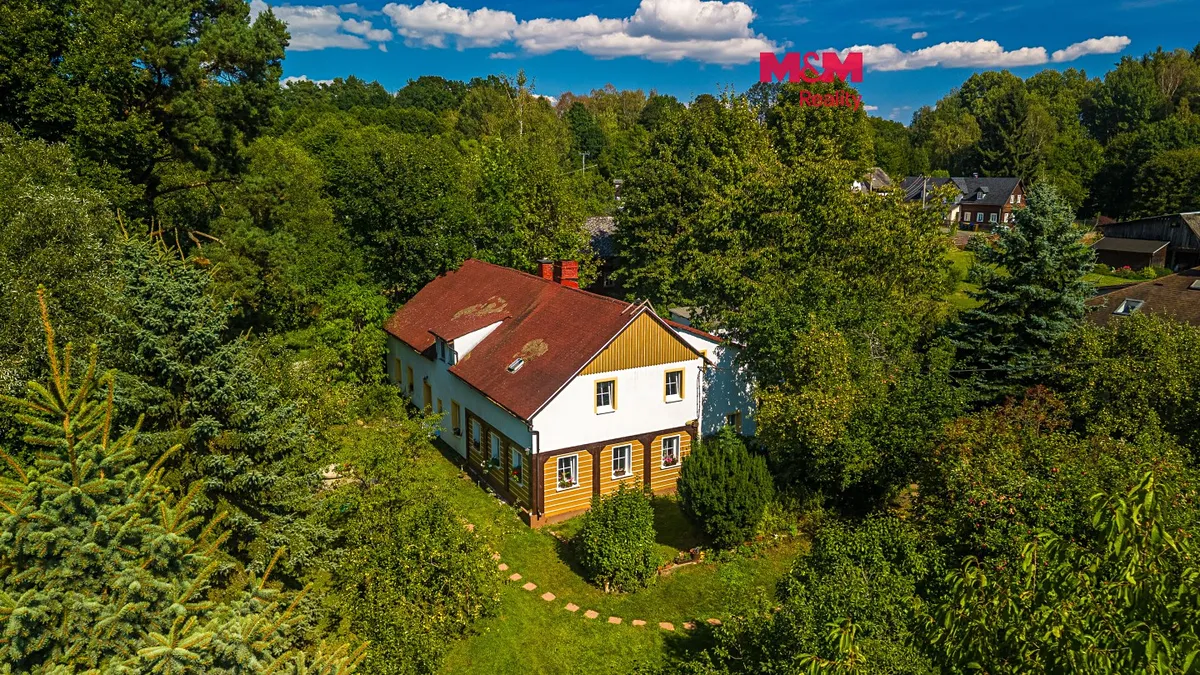 Prodej rodinného domu 280 m², pozemek 2238 m²